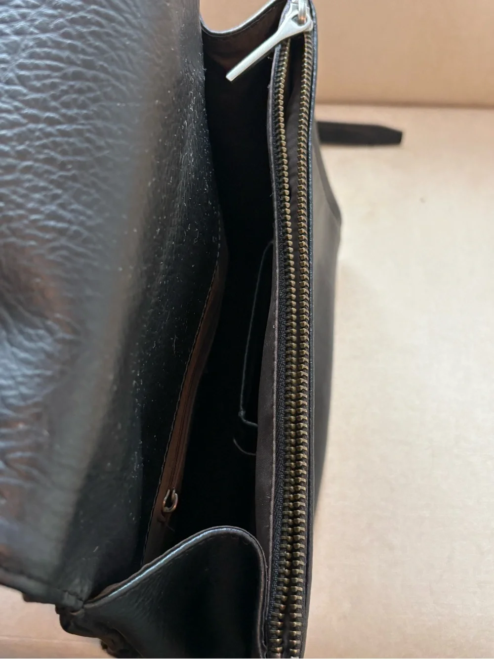 Matt & Nat Black Crossbody Bag - Sleeku Modern Design - Picture 5 of 9
